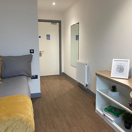 For Students Only At Great Patrick Street Apartment Belfast Bagian luar foto