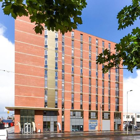 For Students Only At Great Patrick Street Apartment Belfast Bagian luar foto