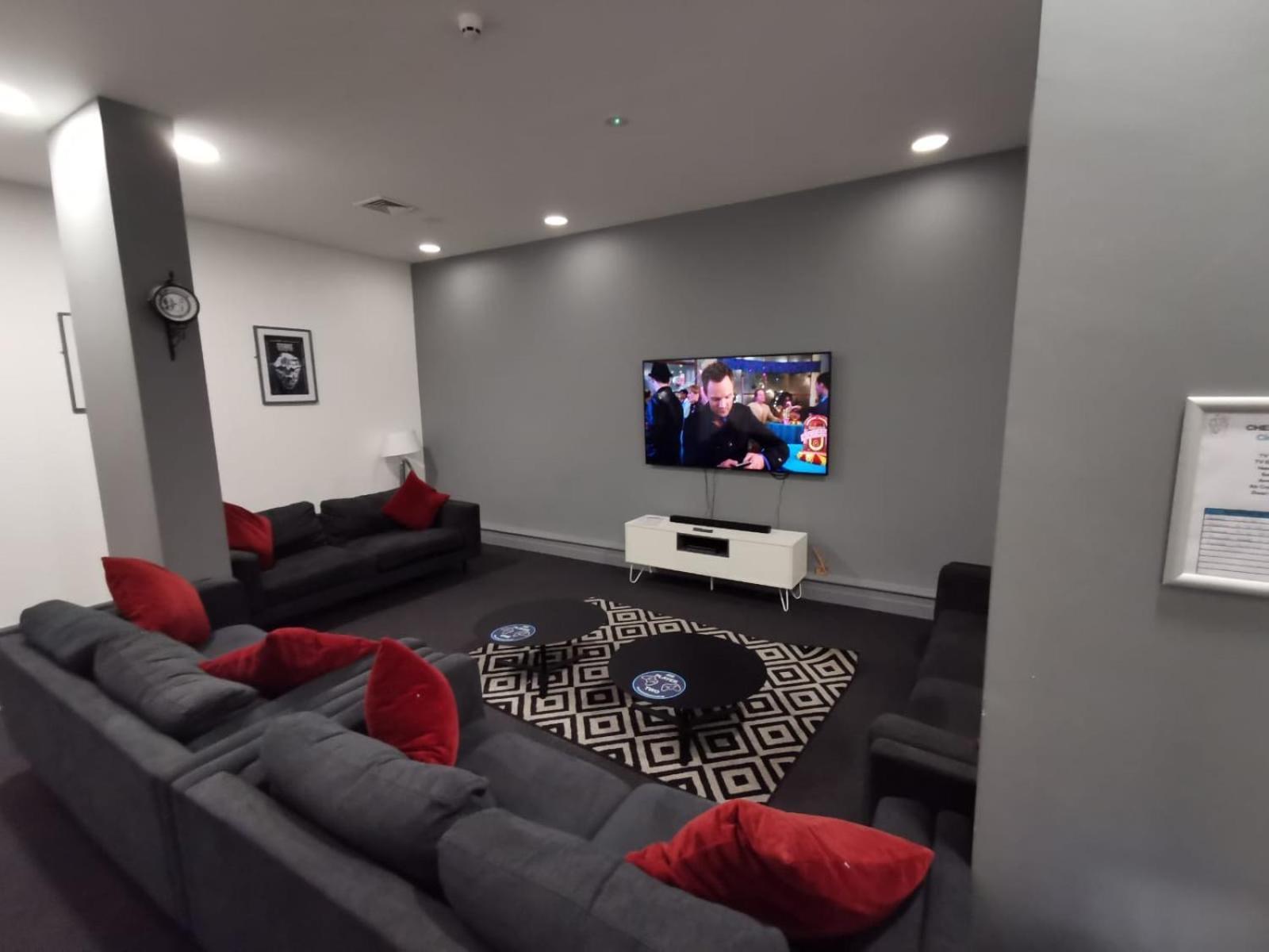 For Students Only At Great Patrick Street Apartment Belfast Bagian luar foto
