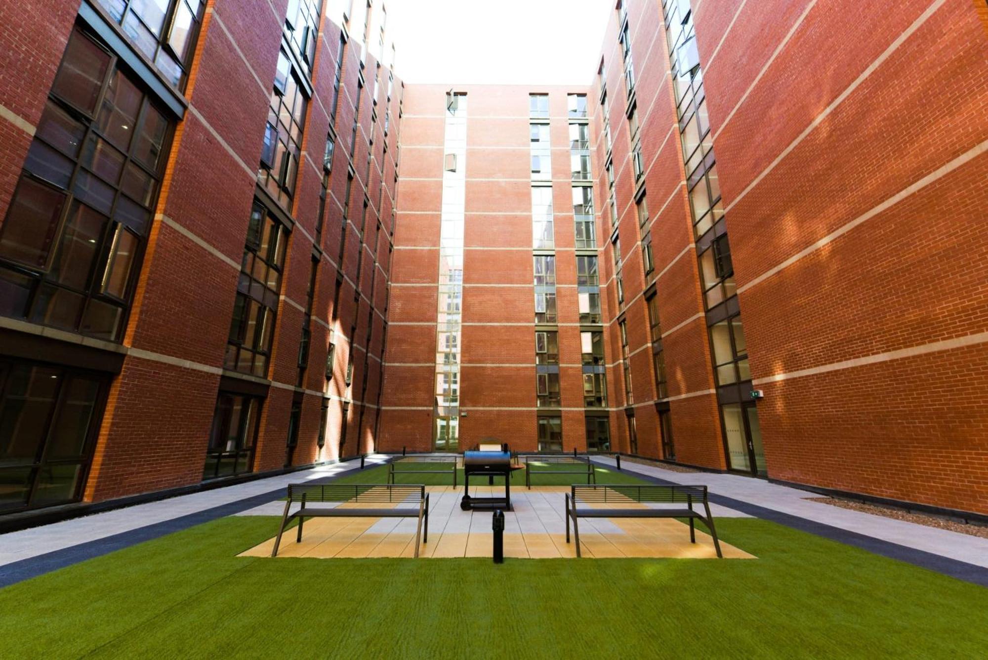 For Students Only At Great Patrick Street Apartment Belfast Bagian luar foto